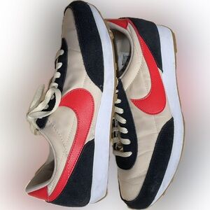 Nike Daybreak sneakers women’s size 10. Siren Red